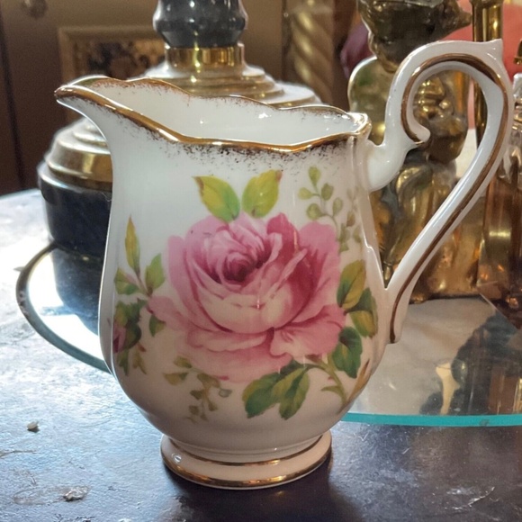 Royal Albert American Beauty Pink Roses Gold Trim Creamer/Pitcher 4 oz - Picture 1 of 4